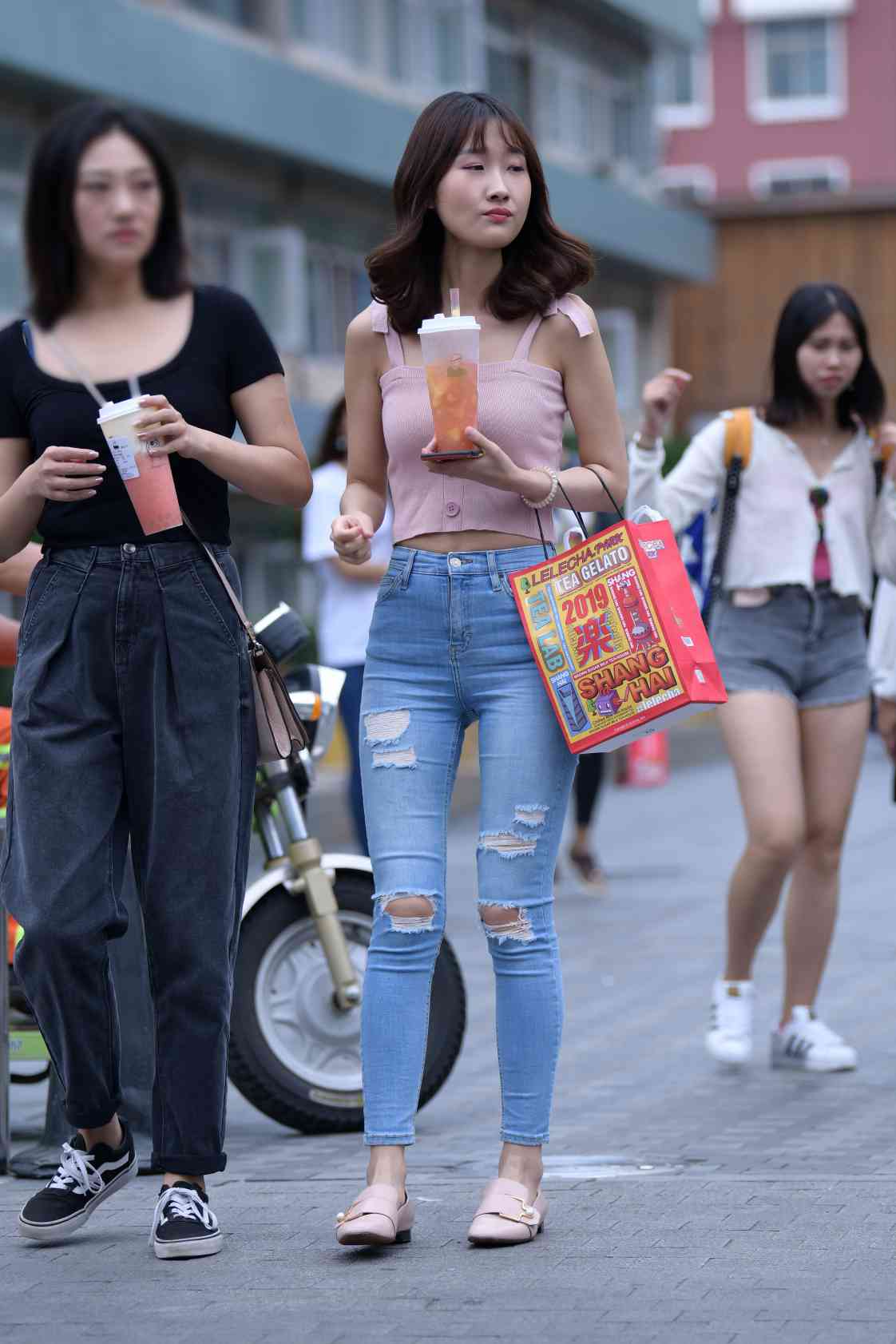 图片[2]-【免费】紧身牛仔裤女生【18P】04014-哈哈图库