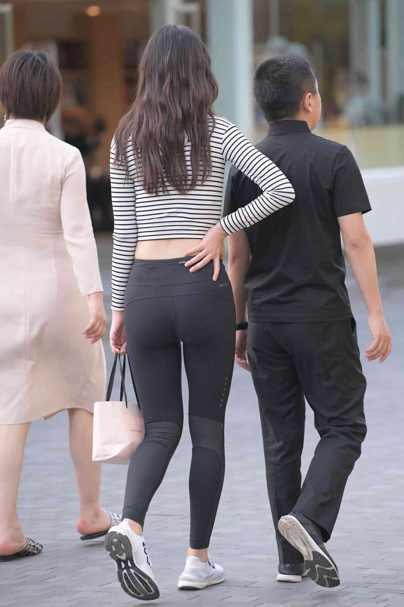 图片[3]-【免费】逛街的瑜伽裤女人【23P】04033-哈哈图库