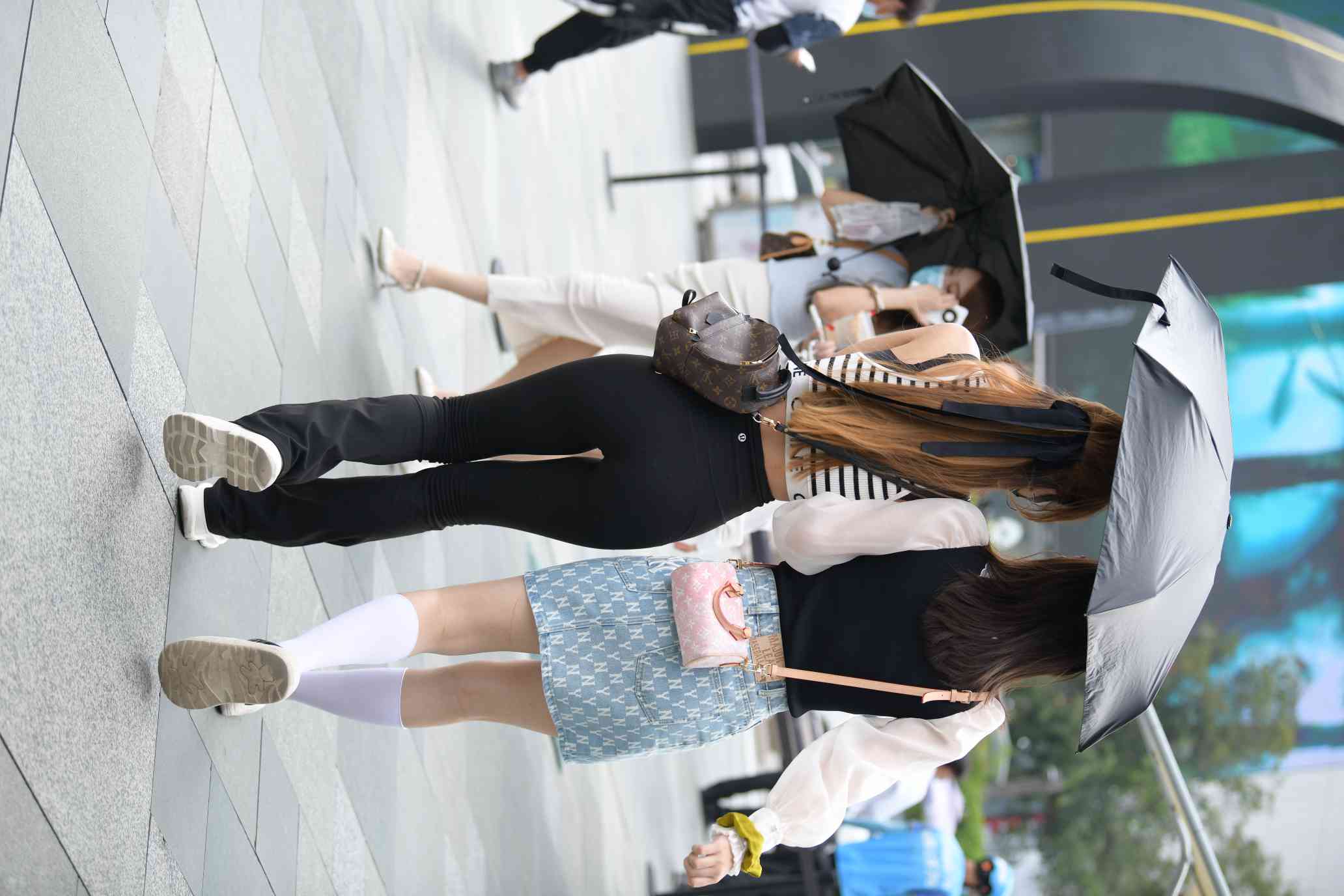 图片[3]-打伞的瑜伽裤姑娘【93P】04032-哈哈图库