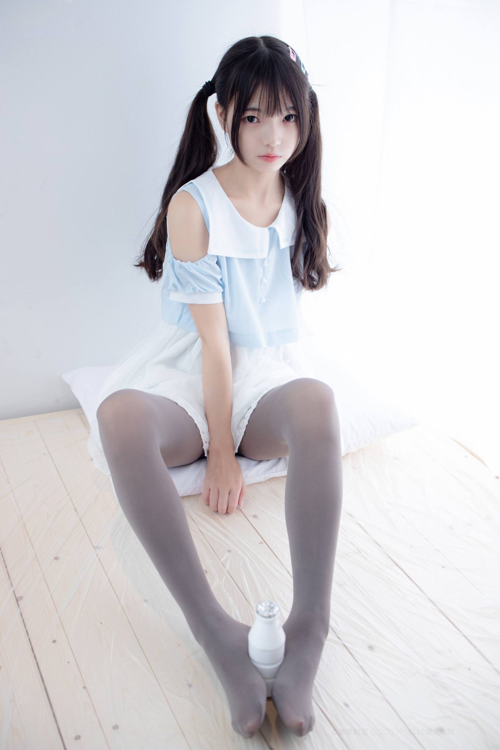 超级甜美的灰丝小姑娘【86P】20005-哈哈图库