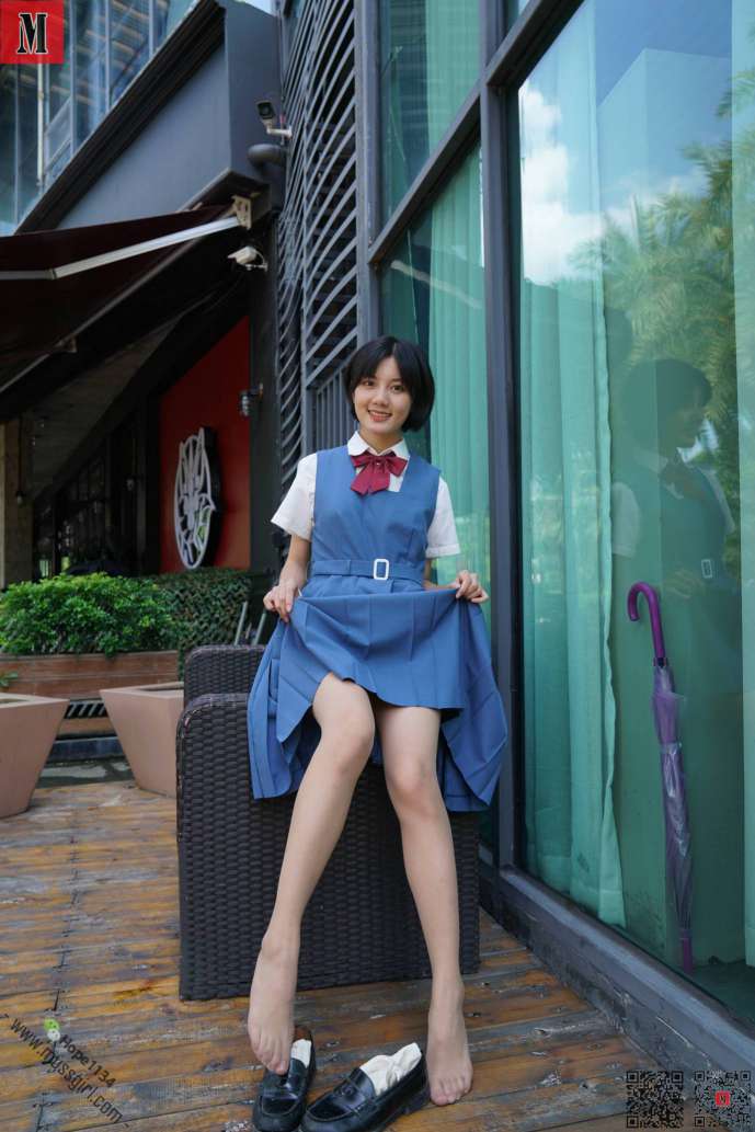 一副学生模样的短发姑娘【112P】20023-哈哈图库