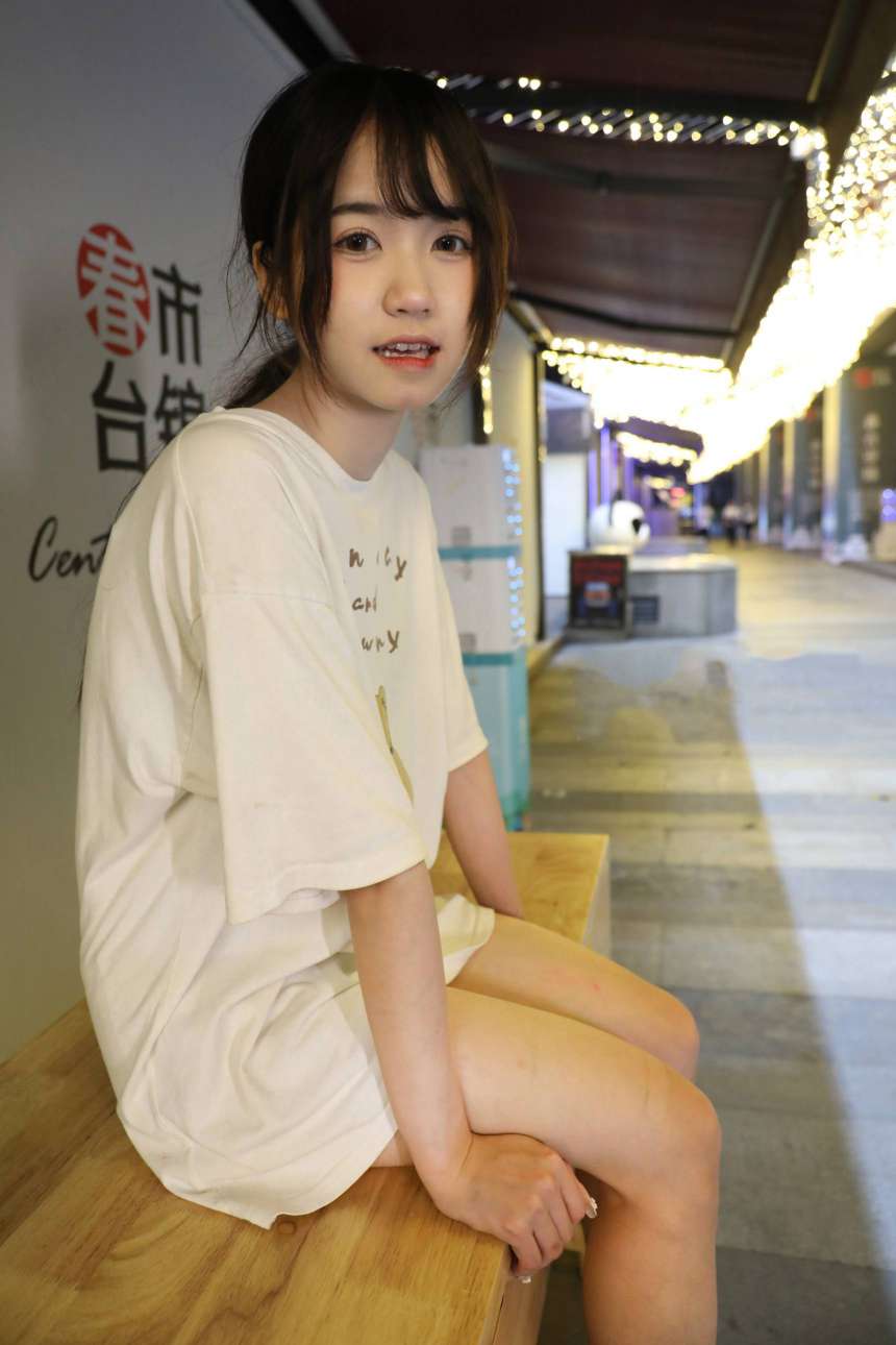 图片[4]-KTV里唱歌的长腿帆布鞋女孩【102P】20015-哈哈图库