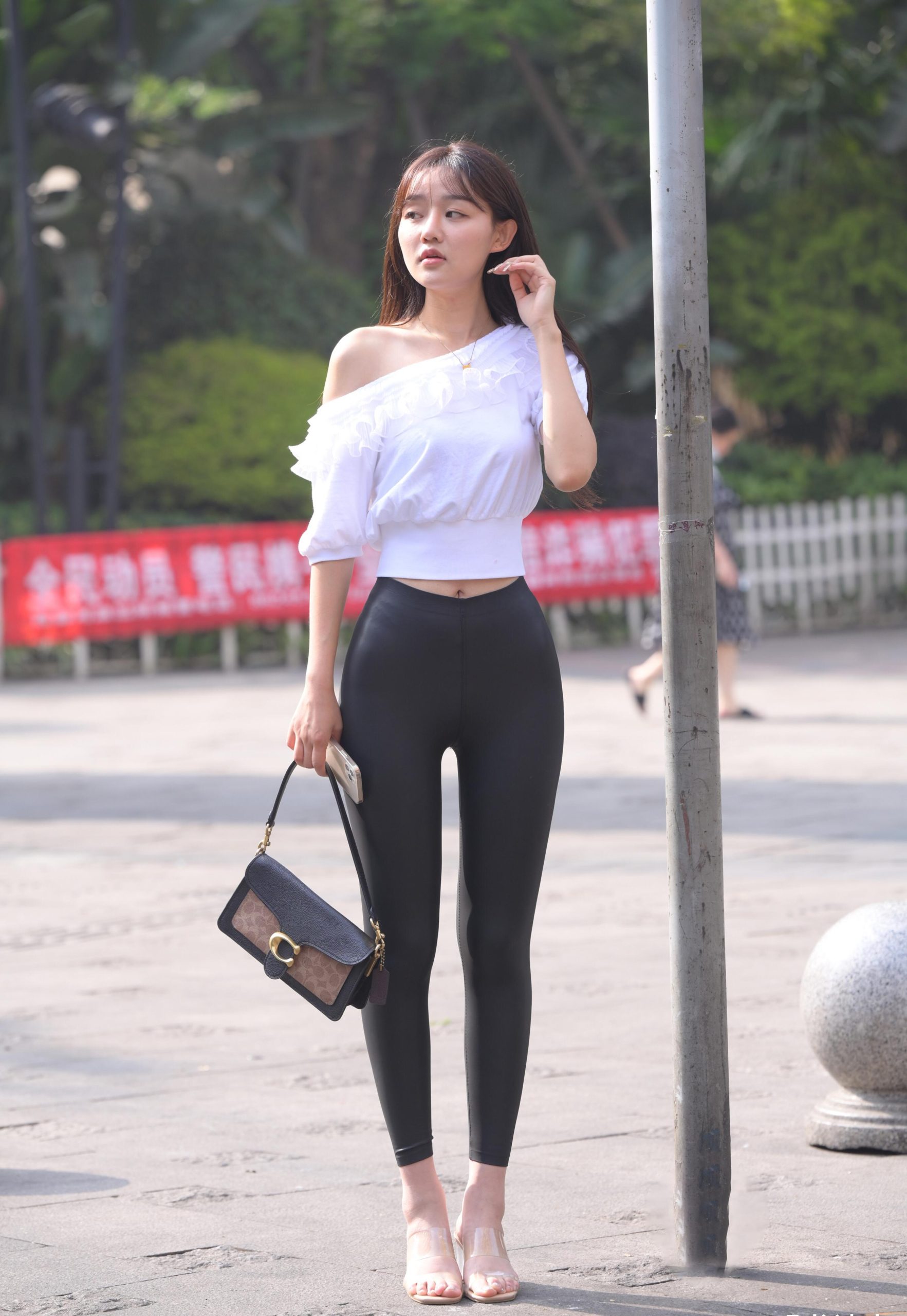 图片[5]-笑容非常甜美且治愈的皮裤女孩 J1945 751P1V-22.1GB-哈哈图库