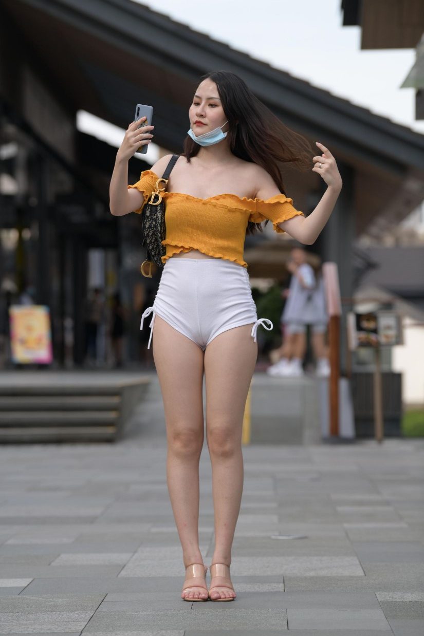 高腰白色短裤的漂亮女孩【767P】00065-哈哈图库