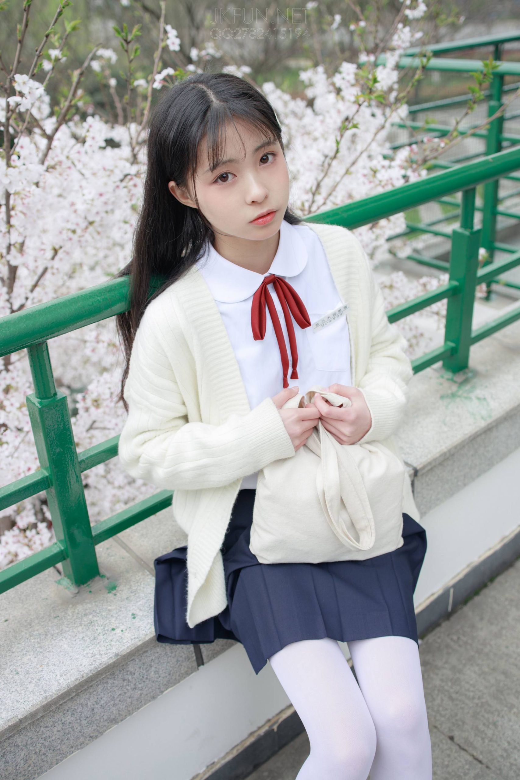 甜美可人的白丝姑娘【127P】20011-哈哈图库