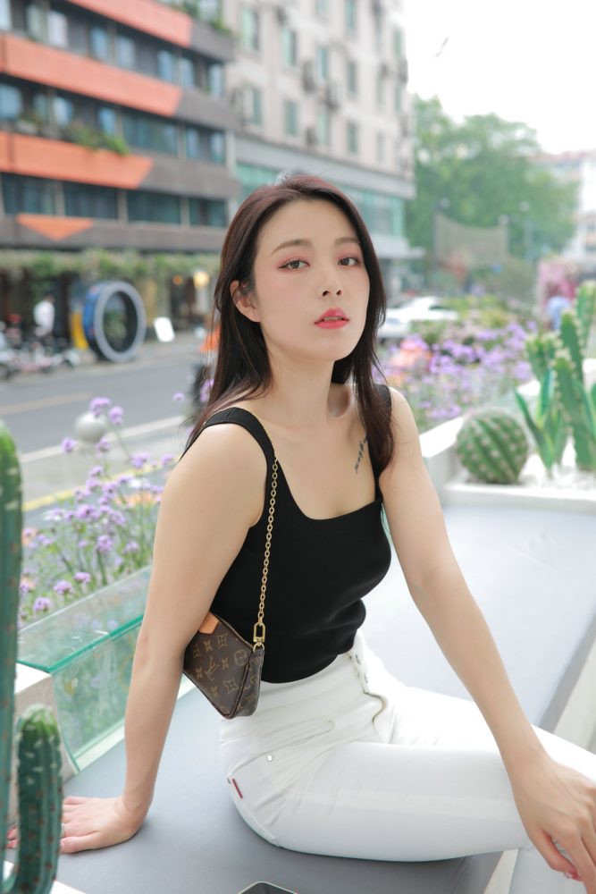 非常漂亮的白色紧身裤女孩J2055 895P2V-24.5GB-哈哈图库