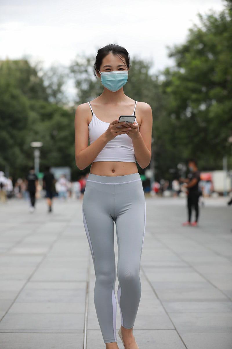 图片[4]-灰色瑜伽裤姑娘笑容超甜 J5074 180P2V-2.15GB-哈哈图库