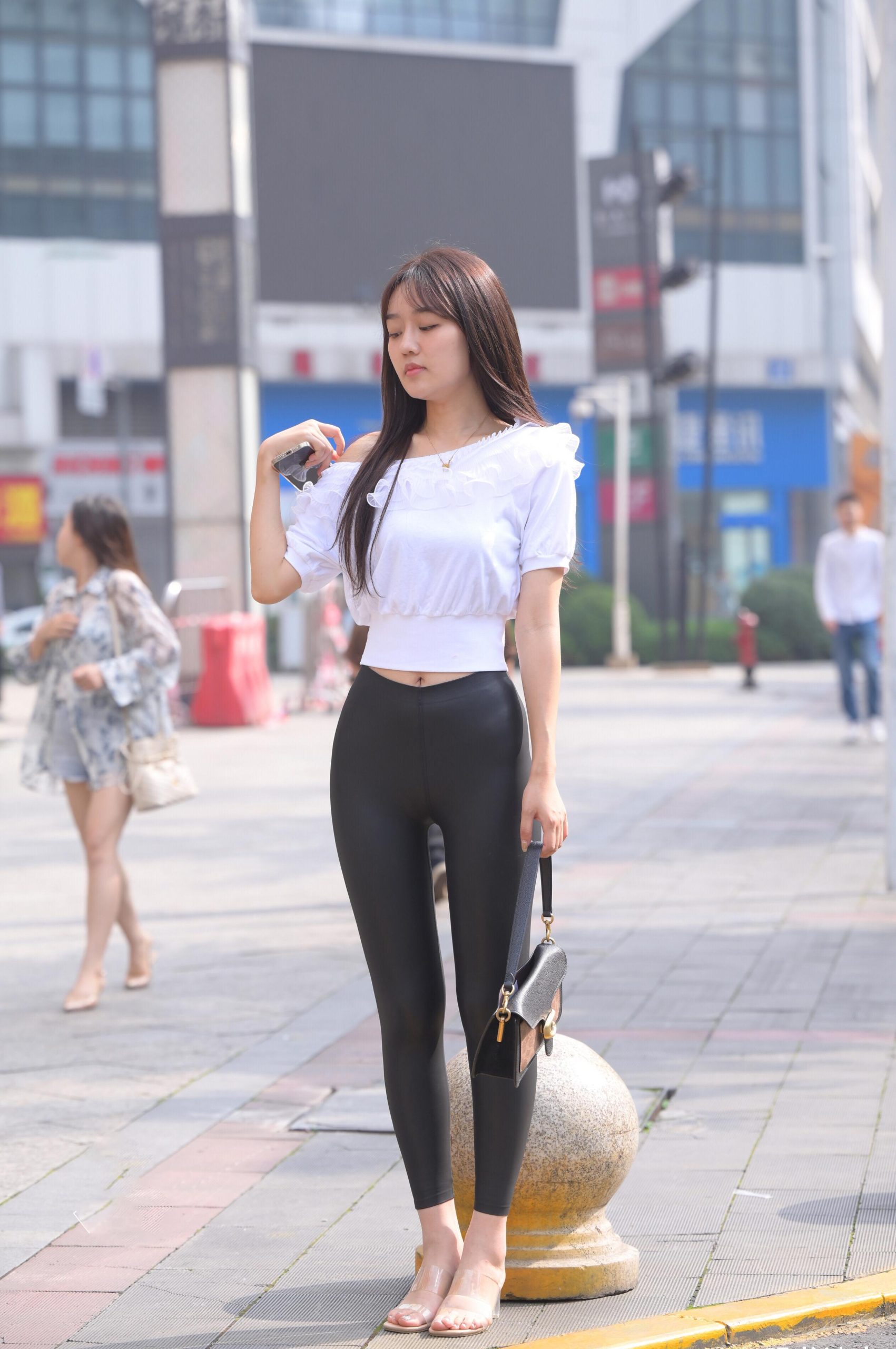 图片[4]-笑容非常甜美且治愈的皮裤女孩 J1945 751P1V-22.1GB-哈哈图库