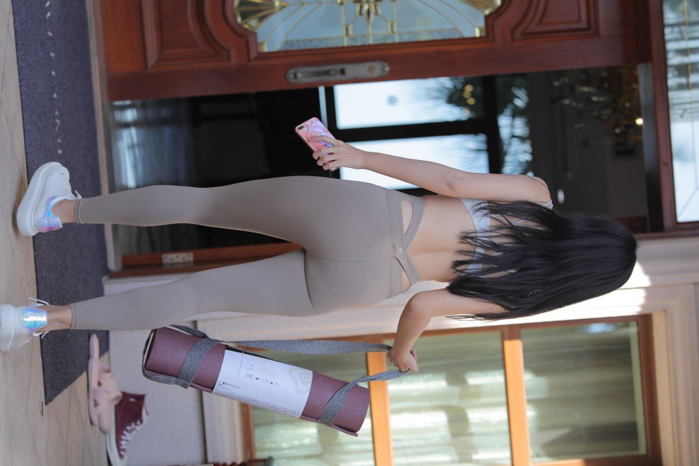 图片[5]-灰色瑜伽裤温柔的女孩【369P】00058-哈哈图库
