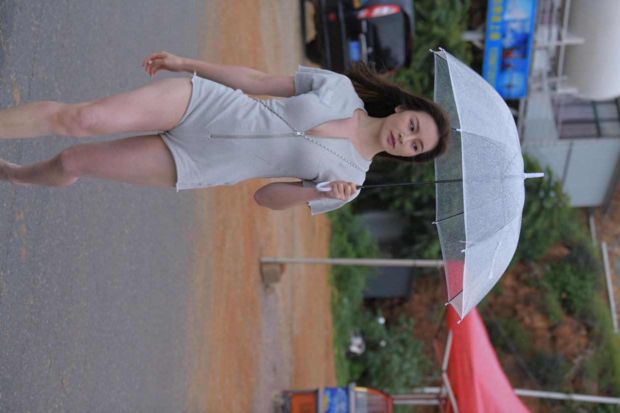 图片[5]-阴雨天在海边骑车的长发女人【156P】00044-哈哈图库
