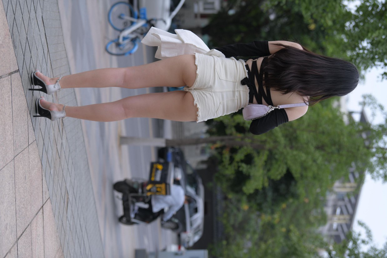 图片[5]-白色短裤的女生笑的很开心【177P】00035-哈哈图库