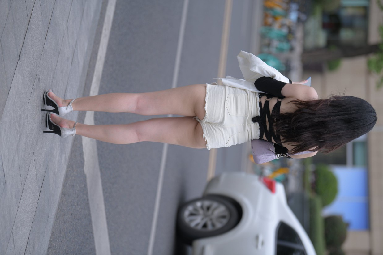 图片[2]-长发飘飘的白色热裤美丽女孩【49P】00029-哈哈图库