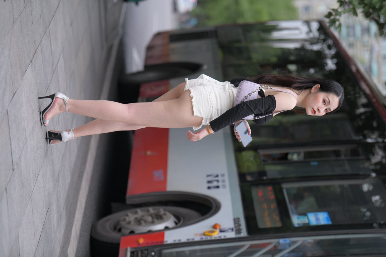 图片[3]-长发飘飘的白色热裤美丽女孩【49P】00029-哈哈图库