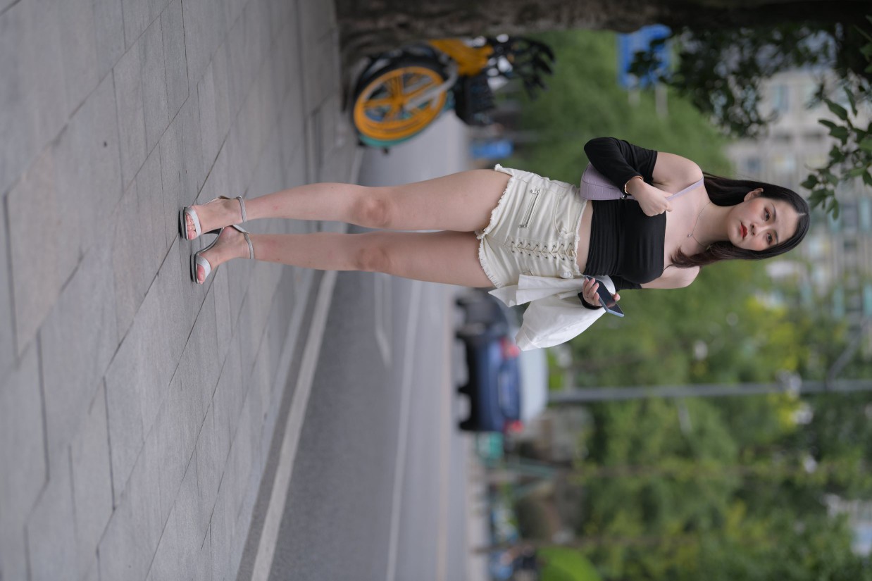 图片[4]-长发飘飘的白色热裤美丽女孩【49P】00029-哈哈图库