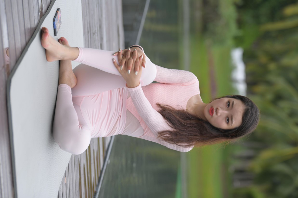 图片[7]-很漂亮眼睛也很大的白色瑜伽裤女孩【249P】00063-哈哈图库