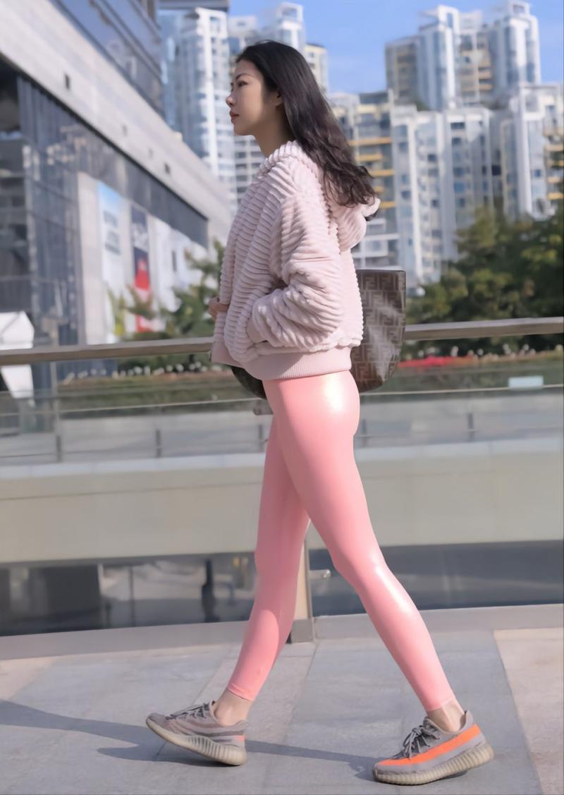 图片[2]-粉红色紧身裤的女孩 J1482 365P2V-18.1GB-哈哈图库