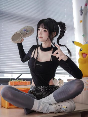 图片[10]-牛仔热裤+灰丝姑娘玩自拍-哈哈图库
