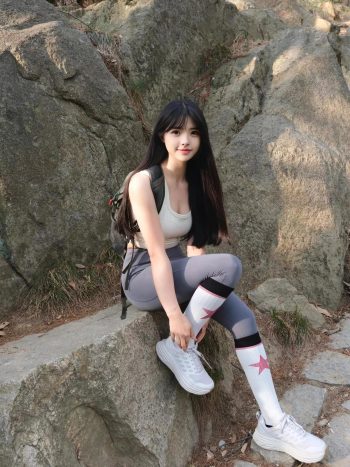 图片[7]-爱爬山的瑜伽裤MM，太甜美了！~-哈哈图库