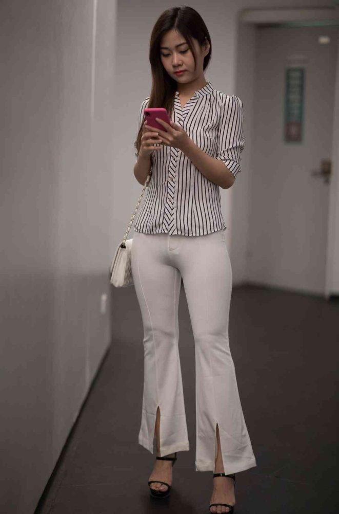 逛书店的白色紧身裤女孩【450P】04040-哈哈图库