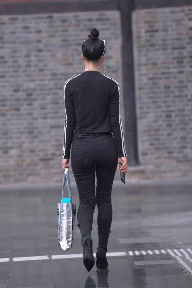 【免费】酷酷的紧身牛仔裤女人【7P】04038-哈哈图库