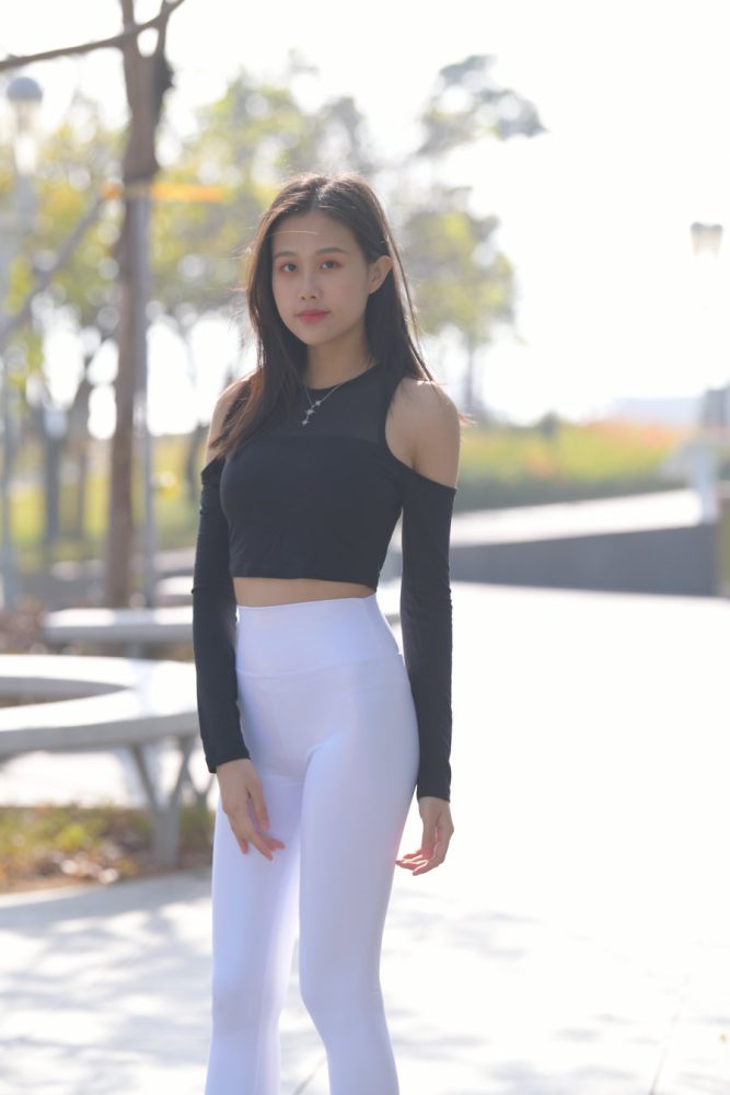 穿紧身白裤的端庄女孩 J1436 674P1V-22.2GB-哈哈图库