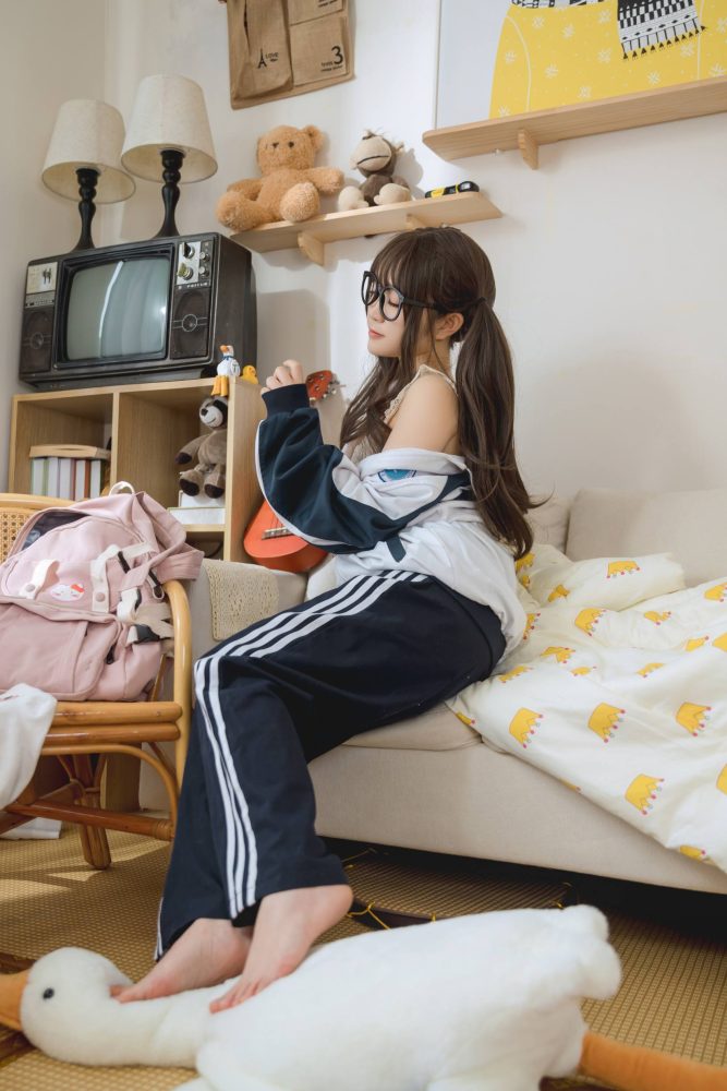 穿校服的双马尾女孩【64P】20010-哈哈图库