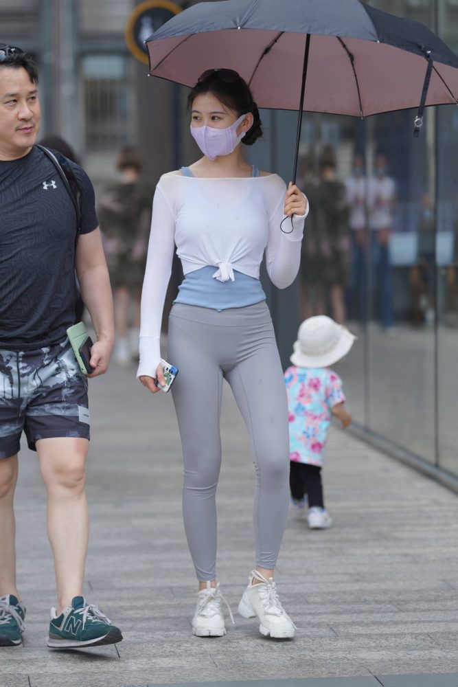 街拍逛街的瑜伽裤小女人  J2874 36P-469MB-哈哈图库