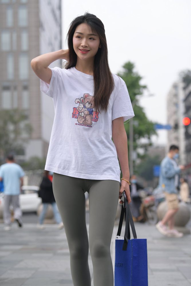 一身休闲装的瑜伽裤女孩J2961 709P1V-24.1GB-哈哈图库