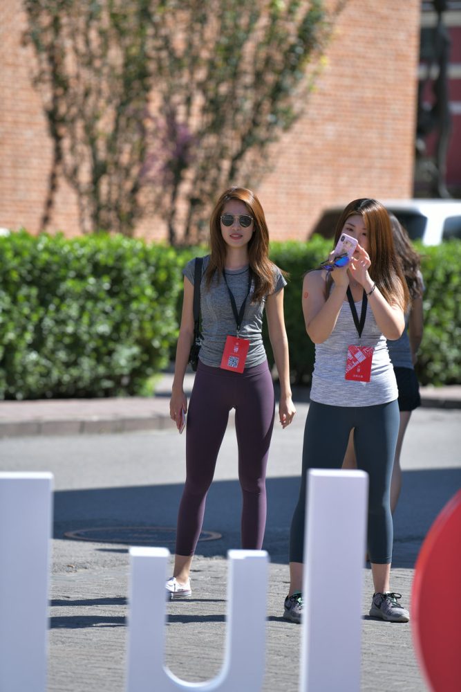 紫色瑜伽裤墨镜导游J4604 27P-336MB-哈哈图库