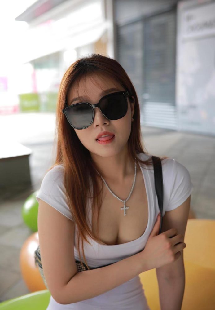 看上去拽拽的瑜伽裤女孩 J1695 425P1V-14.0GB-哈哈图库