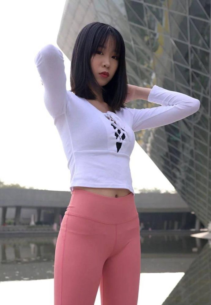 粉色瑜伽裤年轻女孩 J1311 417P17V-14.9GB-哈哈图库