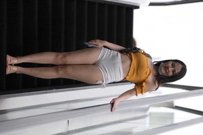 高腰白色短裤的漂亮女孩【767P】00065-哈哈图库