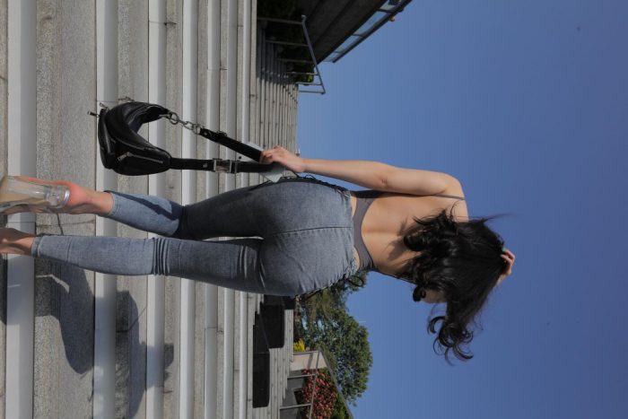 漂亮的紧身牛仔裤长发女孩【474P】00059-哈哈图库