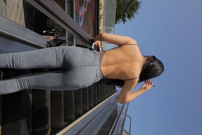 漂亮的紧身牛仔裤长发女孩【474P】00059-哈哈图库