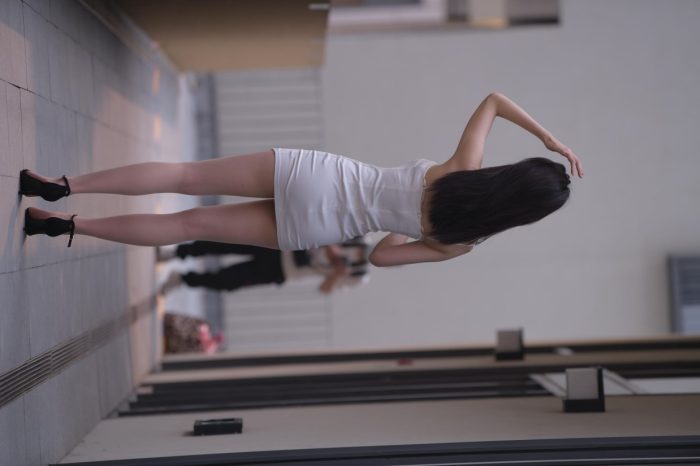 长发女孩紧身短裙特别显身材【245P】00040-哈哈图库