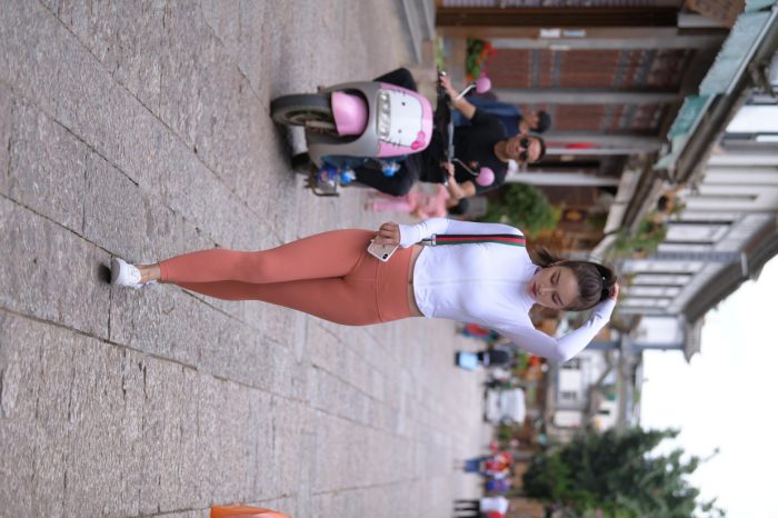 橙色瑜伽裤的高马尾姑娘【615P】00051-哈哈图库