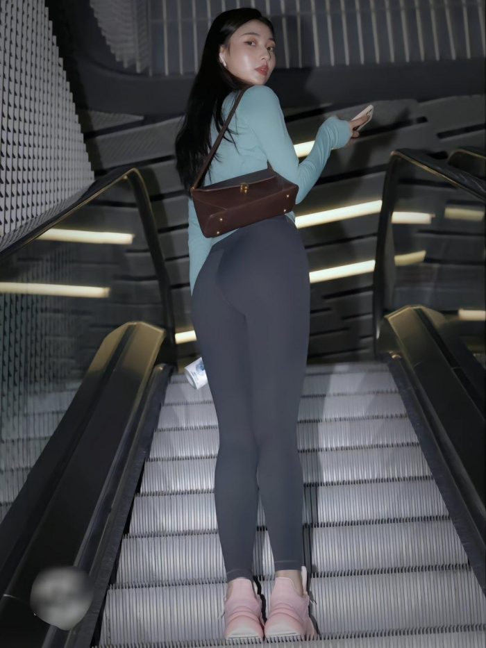 晚上逛商场的瑜伽裤漂亮女孩J2244 225P2V-15.1GB-哈哈图库