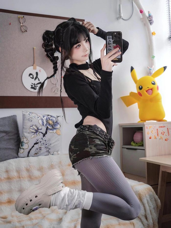 牛仔热裤+灰丝姑娘玩自拍-哈哈图库