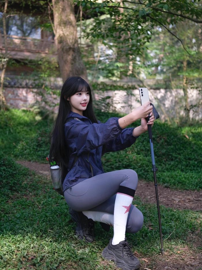 爱爬山的瑜伽裤MM，太甜美了！~-哈哈图库