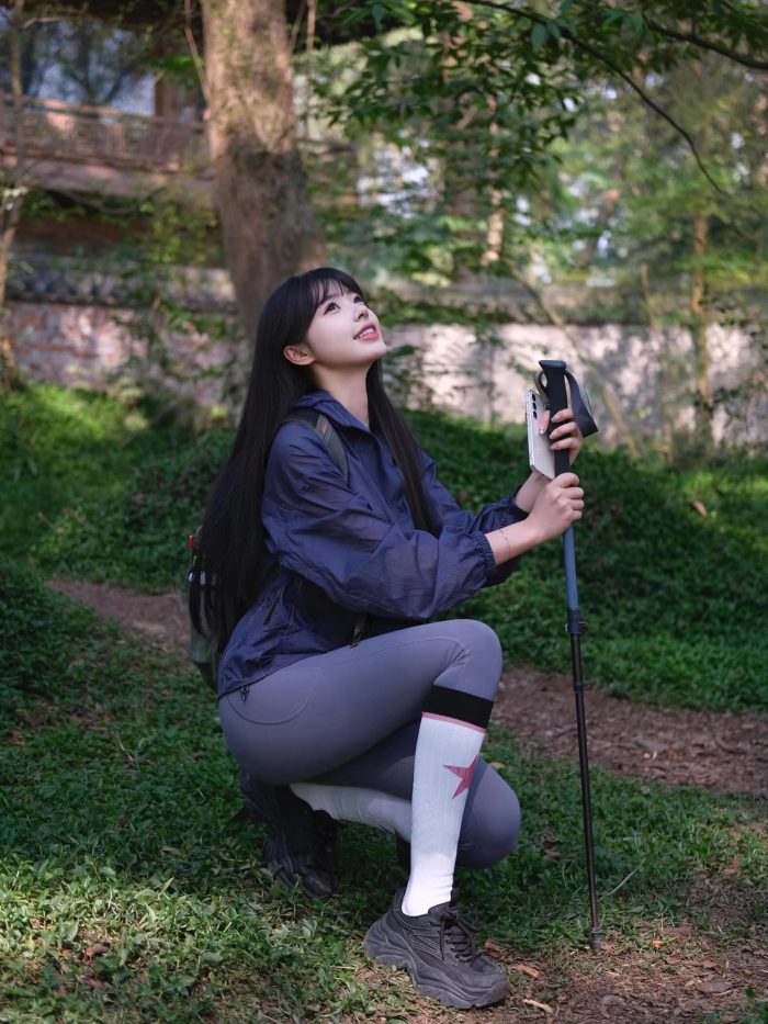 爱爬山的瑜伽裤MM，太甜美了！~-哈哈图库